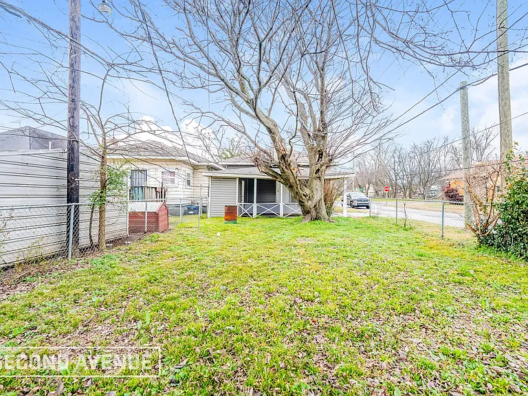 3201 Avenue E — Photo 20