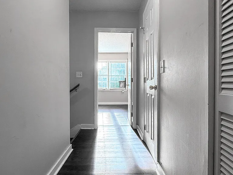 731 Coventry Ln — Photo 6