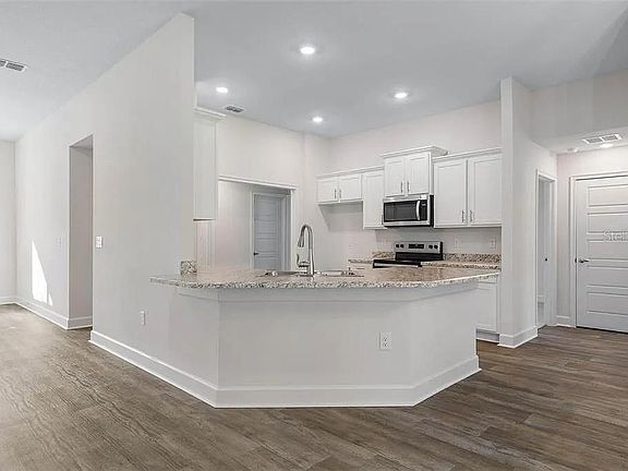 3rd image of 5 PORTER LANE