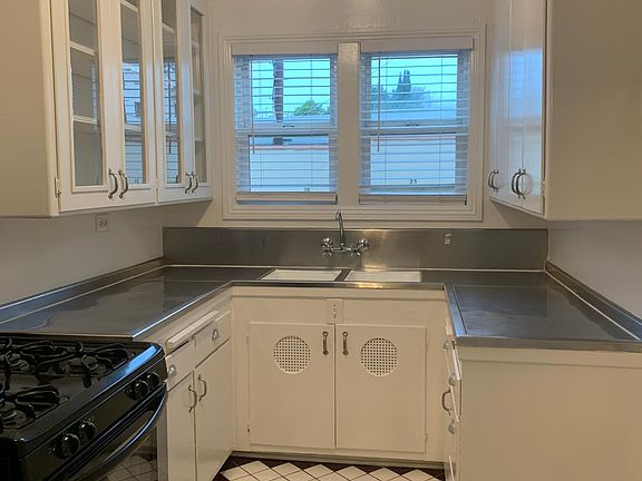 3rd image of 1635 Lyman Pl