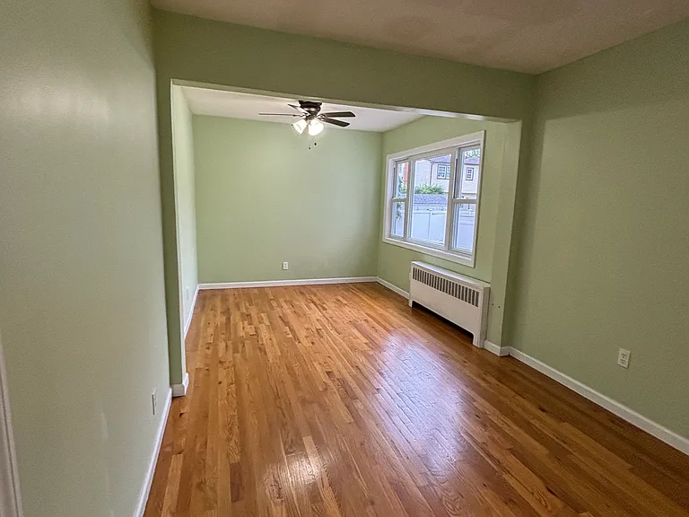 350 Mineola Ave — Photo 6