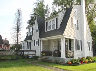 12 Grove St, Lancaster, NH 03584