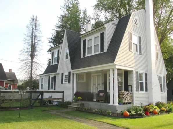 12 Grove Street, Lancaster, NH 03584