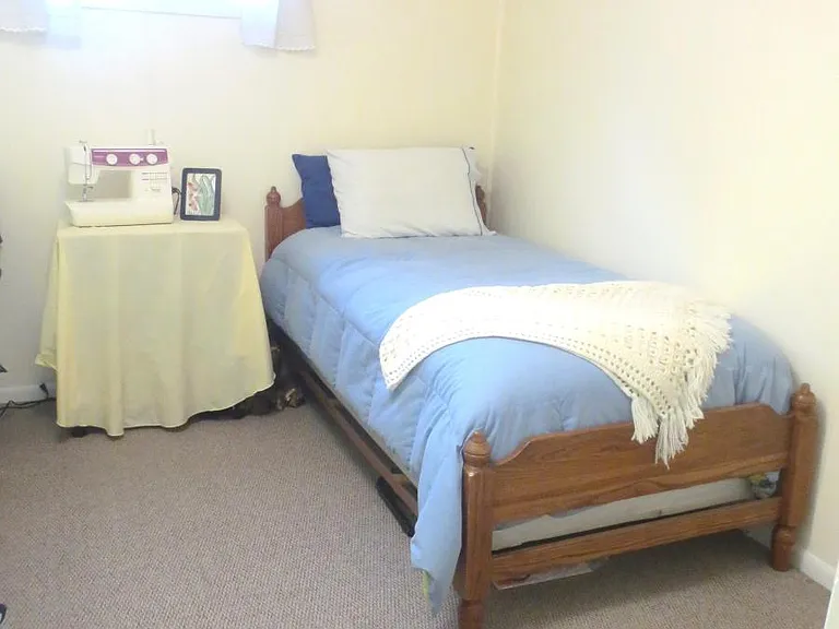 Middle bedroom