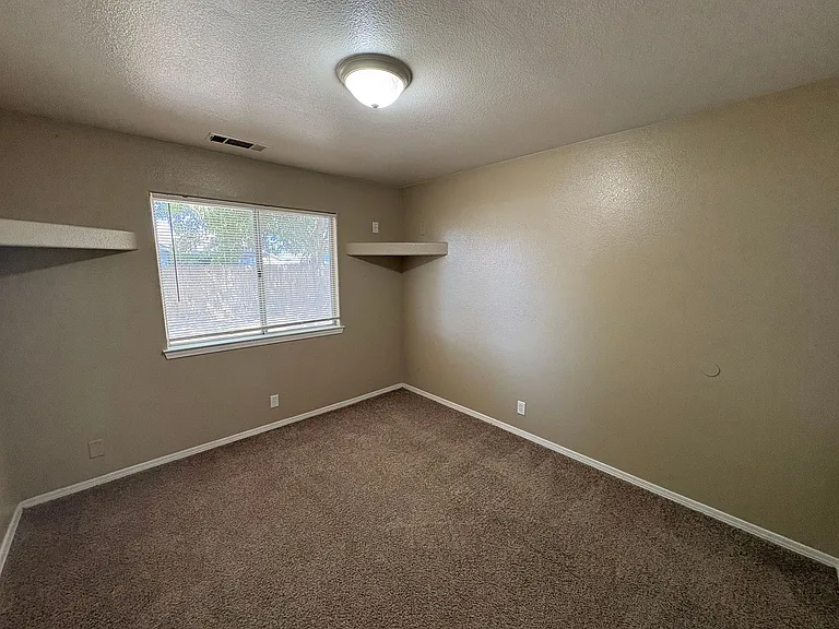 391 Trinity Ct — Photo 13