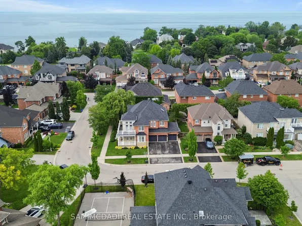29 Delrosa Way, Hamilton, ON L8E 6E5