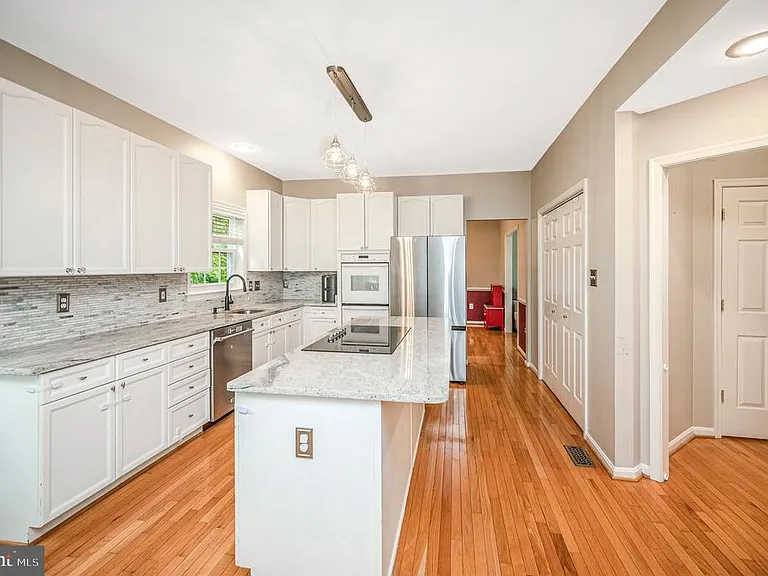15385 Windsong Ln — Photo 12