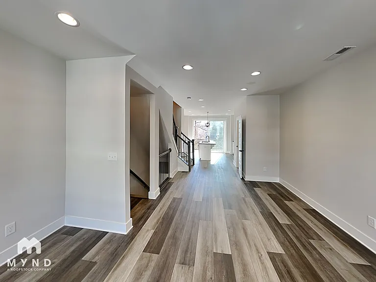 586 W End Dr — Photo 4