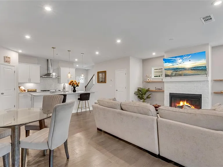 624 Spadina Rd — Photo 14
