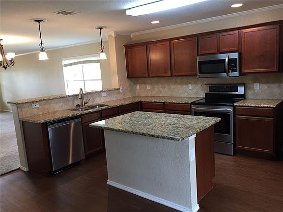 5th image of 221 Equestrian Dr