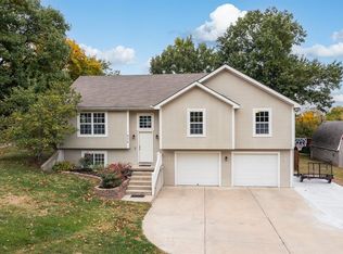636 McDonald Rd, Leavenworth, KS 66048