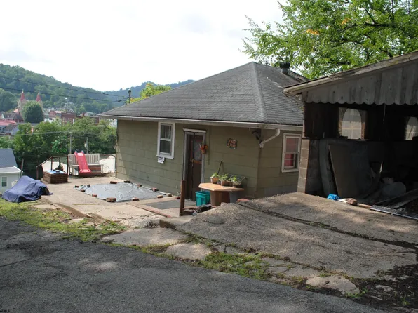 247 & 249 Mound Ave, Weston, WV 26452