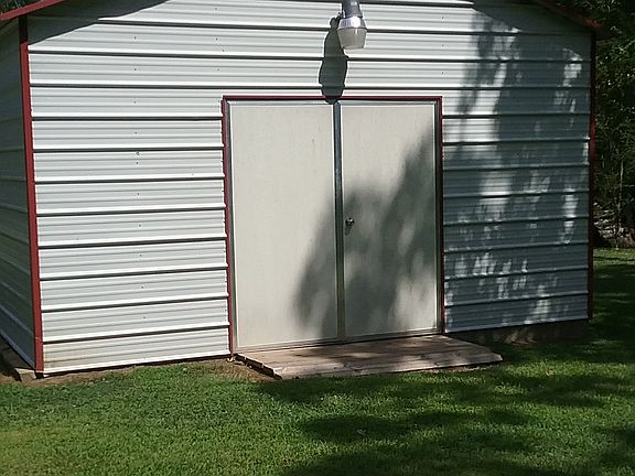 2nd image of 207 Sequoia Ln