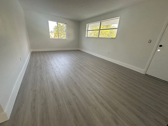 5th image of 6910 Bay Dr APT 4