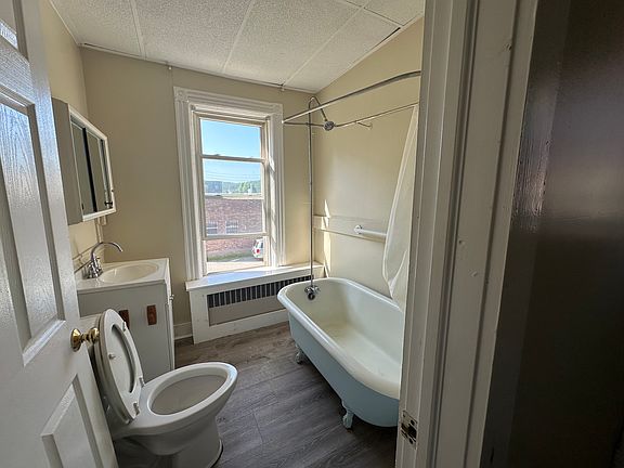 5th image of 610 Church St #2S