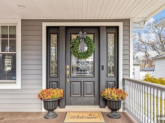 3rd image of 40 Courier Pl