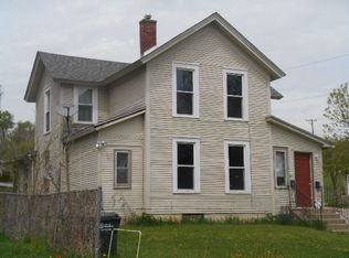 406 W 10th St, Davenport, IA 52803