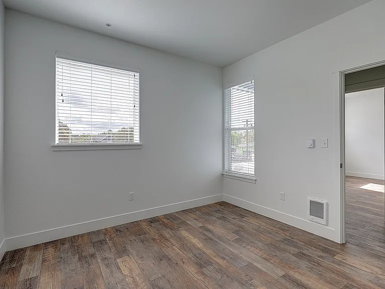 5511 NE 17th Ave — Photo 9