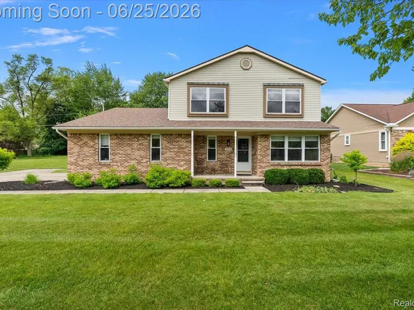 45071 Yorkshire Dr, Novi, MI 48375