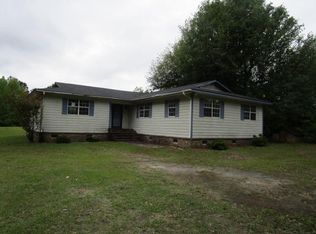 1341 Mandella Rd, Bonneau, SC 29431