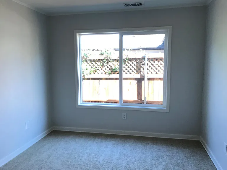 377 Huntley Dr — Photo 7