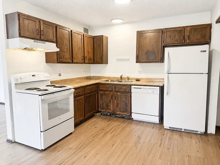 139 Juniper Pl #D — Photo 3