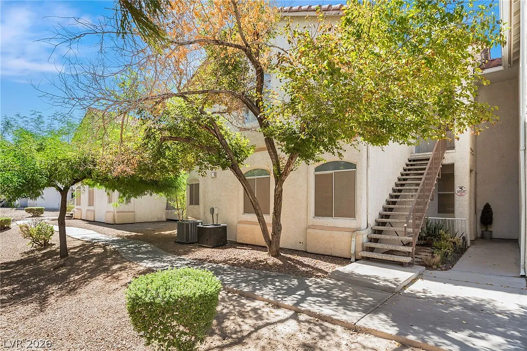 2 bed, 2.0 bath, 1080 sqft, $1,300 — Photo 1