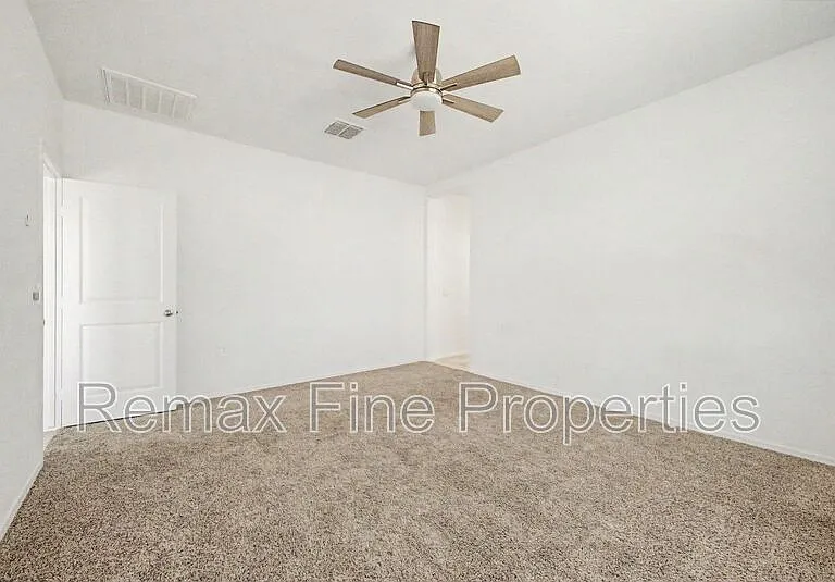 1566 E Fletcher Dr — Photo 13
