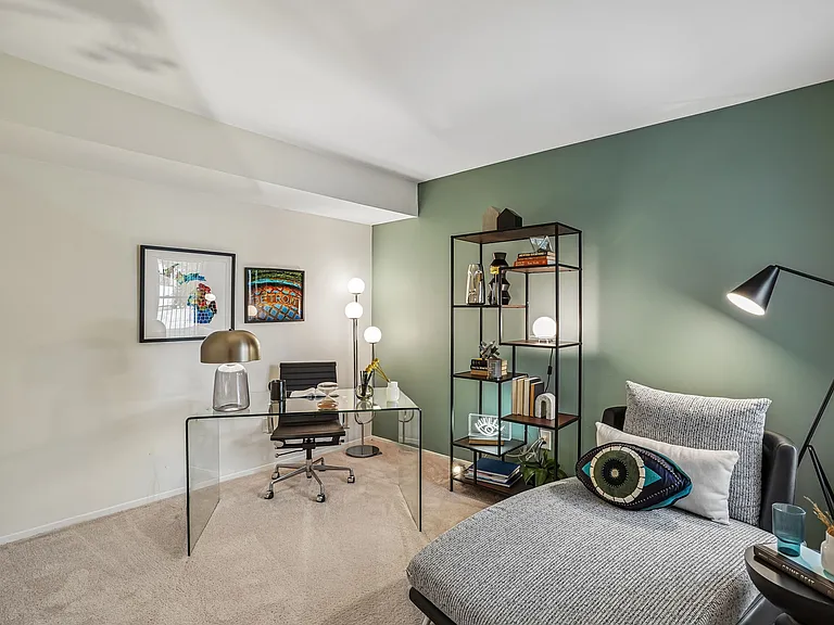 Fairmont Park Apartments — Photo 24