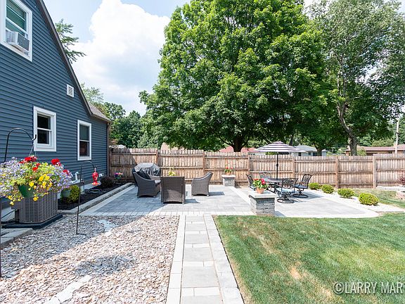 4th image of 1426 Lancashire Dr SE