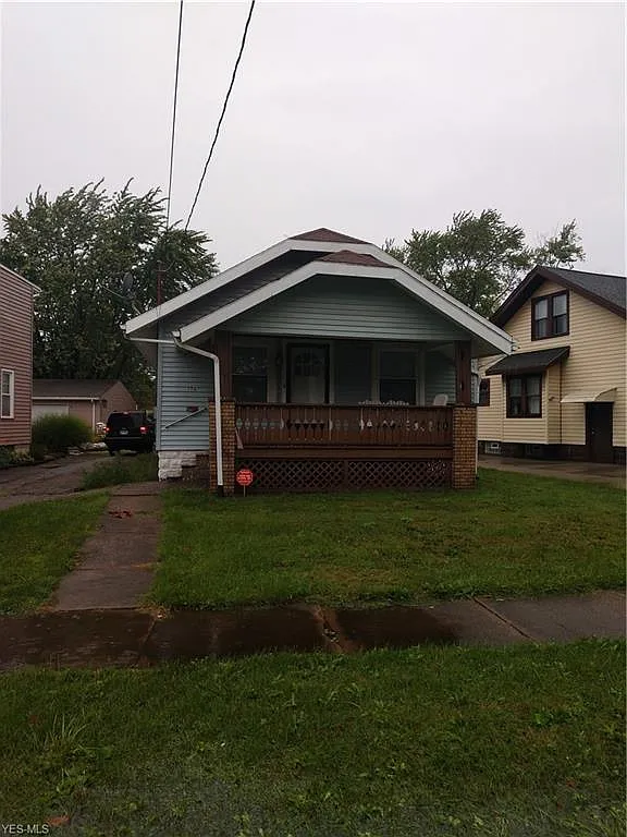 776 Hazelwood Ave SE photo 1