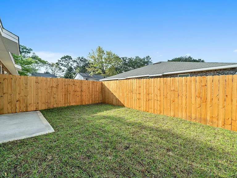 942 Ashley Ln #B — Photo 14