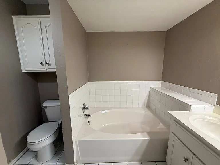 1404 SW 22nd St — Photo 31