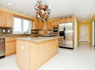 10 Mawn Dr, Woburn, MA 01801
