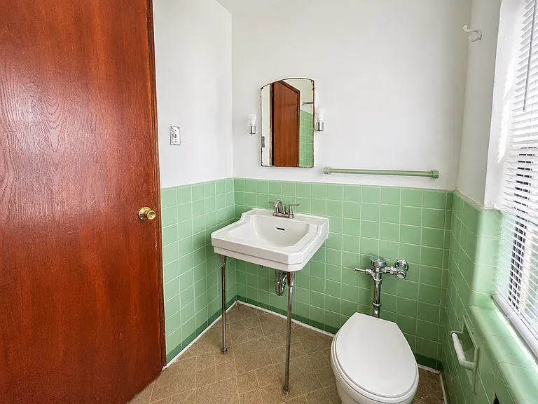 Windsor Terrace Apartments | 1 MONTH FREE with a 13 MONTH LEASE — Photo 40