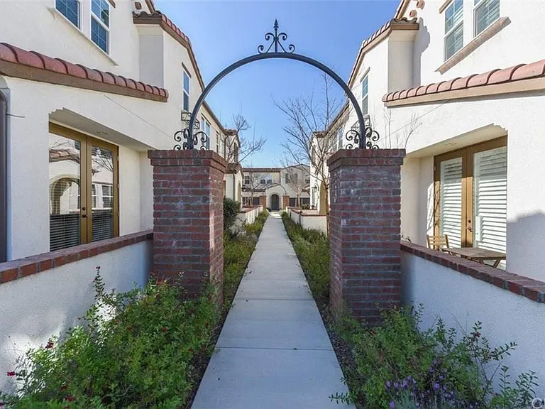 5345 Harvard Way — Photo 11