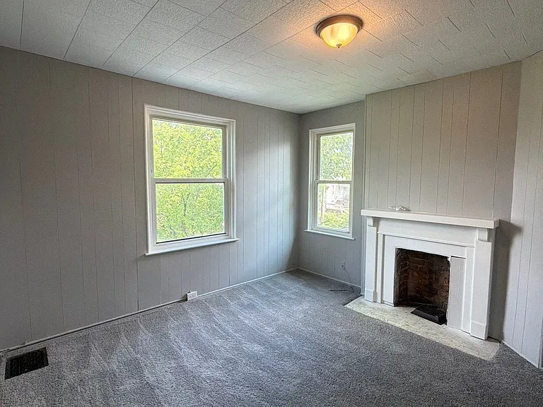 943 Rosemont Ave — Photo 3