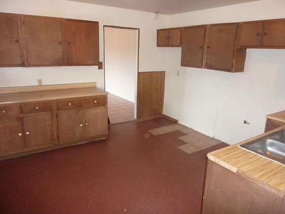 4th image of 2627 N 48th Dr