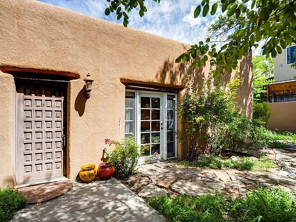 4th image of 985 Agua Fria St Unit 112