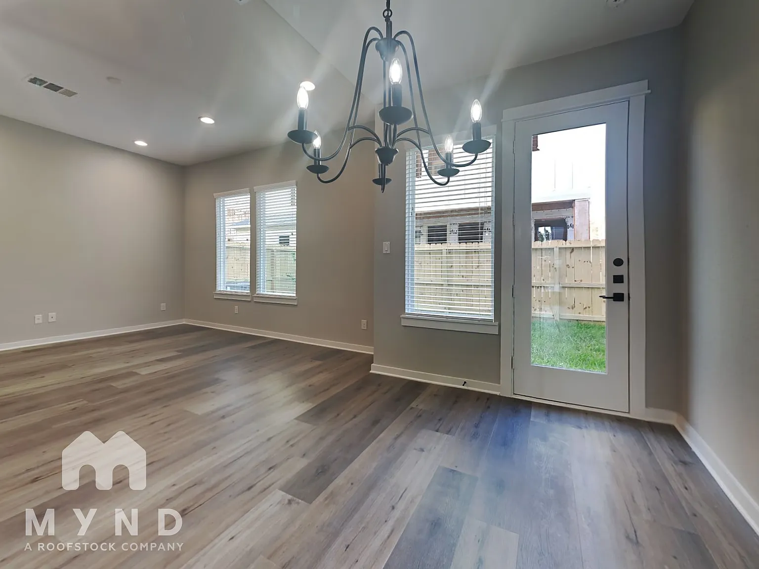 3 bed, 2.5 bath, 1694 sqft, $2,085 — Photo 3