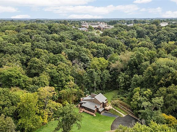 3rd image of 35 Arrowhead Estates Ct
