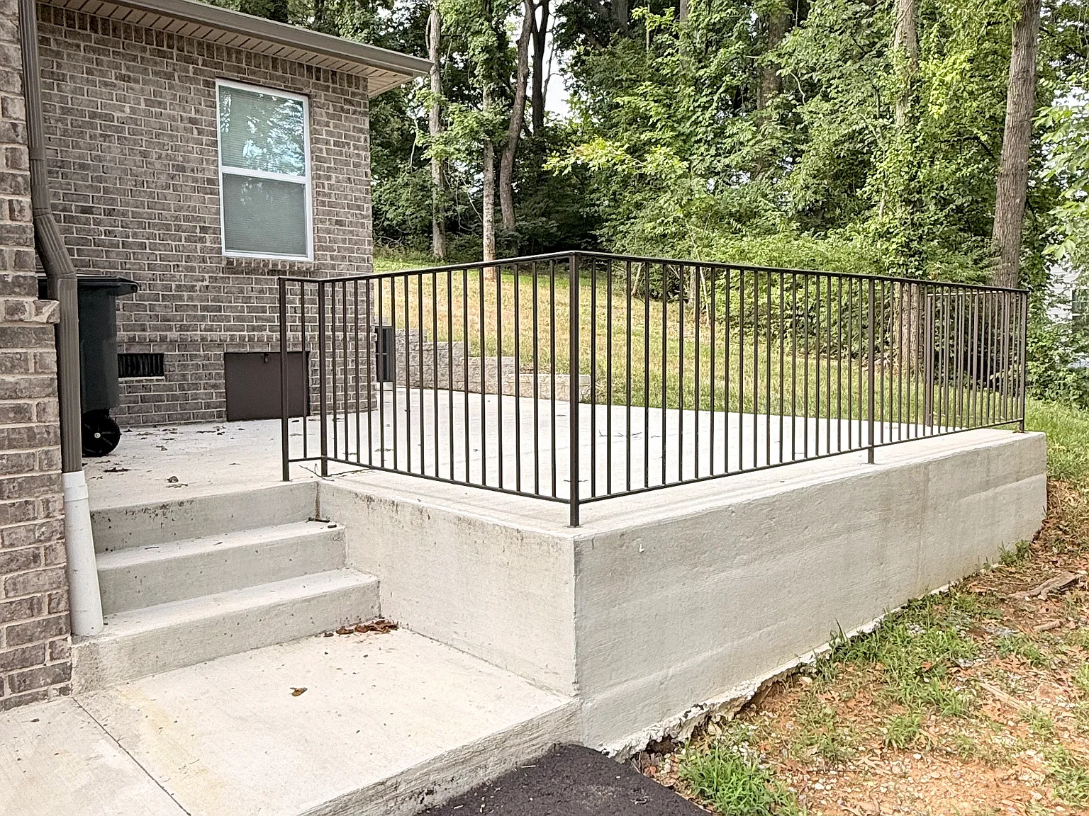 2416 Woodberry Dr — Photo 2