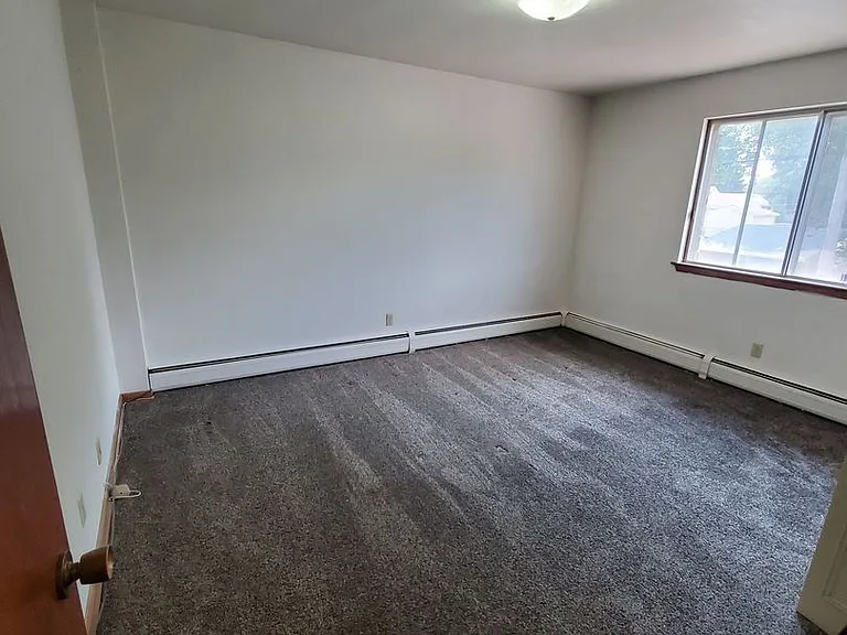 1920 Lathrop Ave. (16 Unit) — Photo 14
