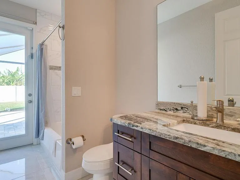 1815 SW 22nd St — Photo 11