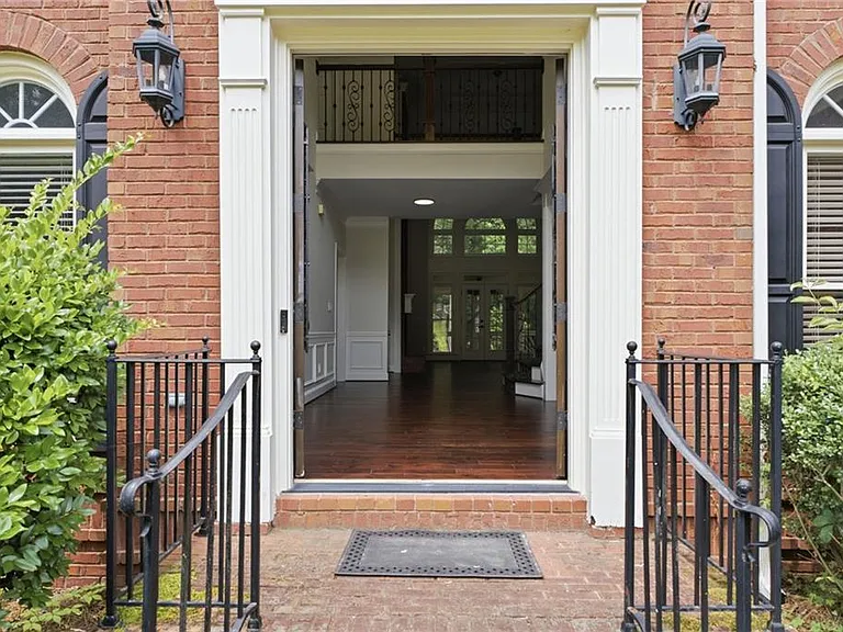 730 Rose Creek Cir — Photo 3