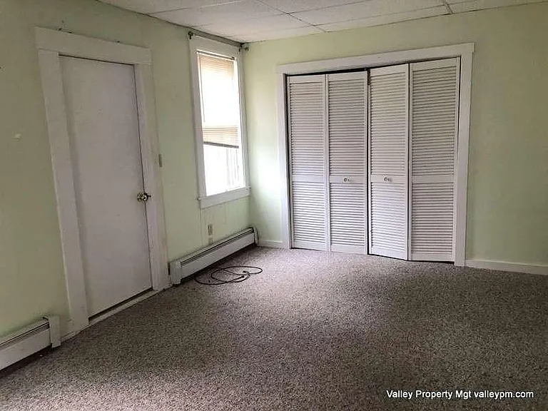 697 Main St #3 — Photo 3