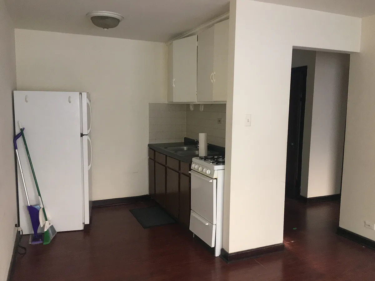 Building Photo - 1211 W Thorndale Ave #7