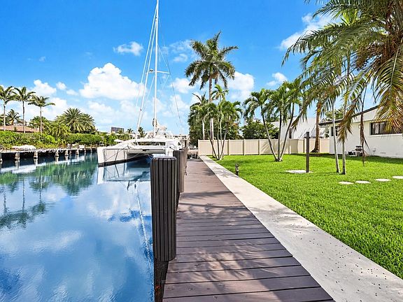 3rd image of 536 Hibiscus Dr