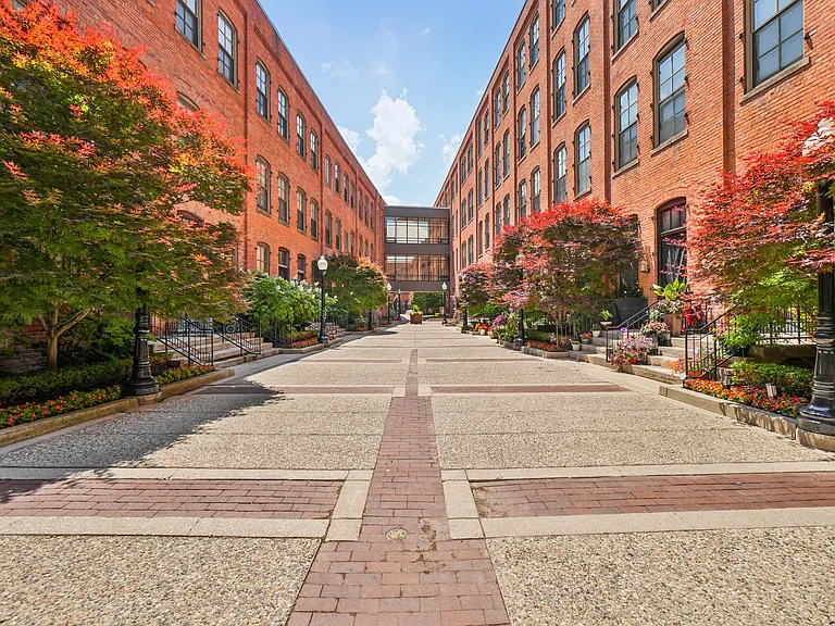 River Place Luxury Apartments — Photo 40