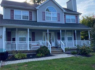 19 Clarendon Rd, Ronkonkoma, NY 11779